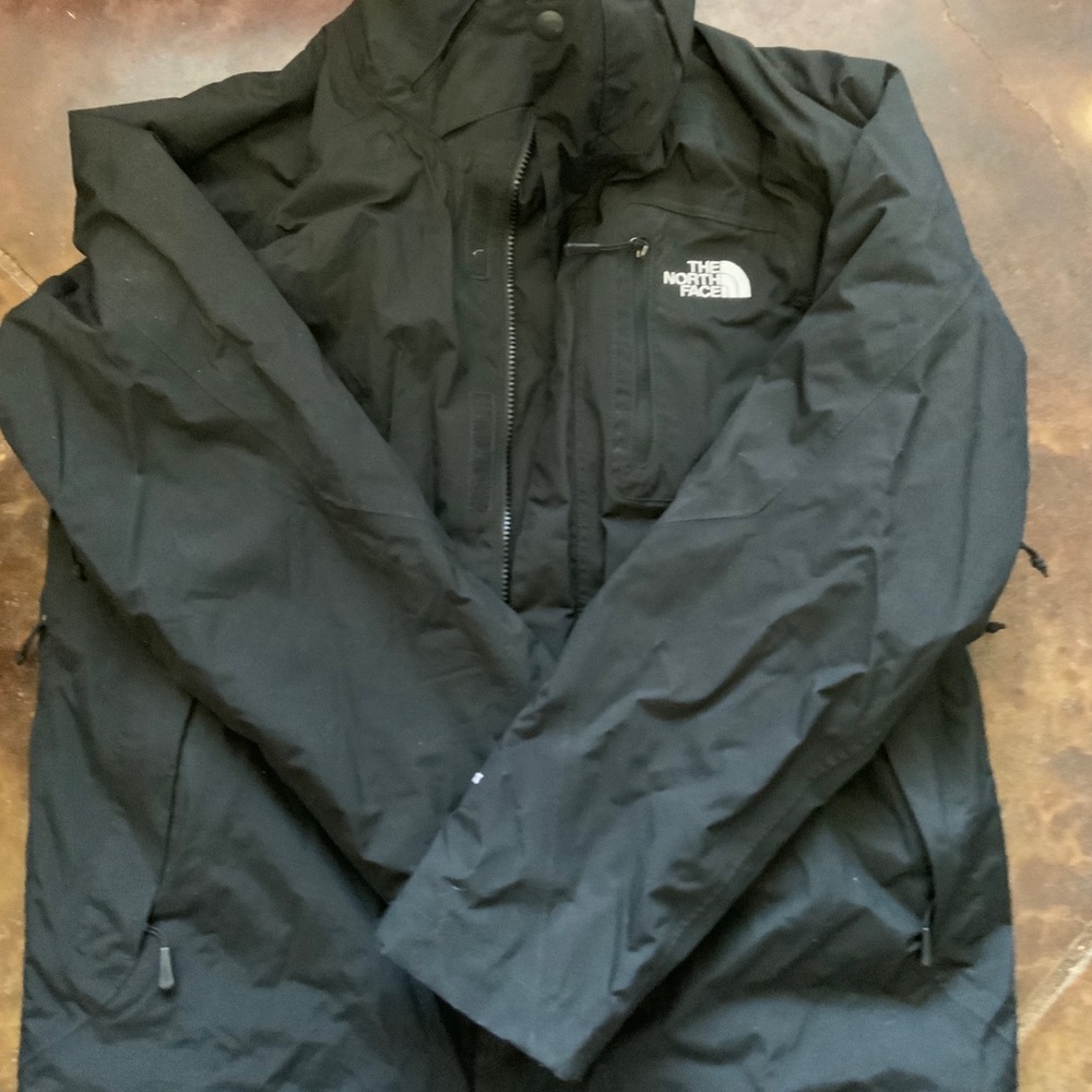 Mens size MD, Black Northface Coat